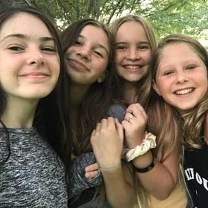 Meet your Posher, Lia